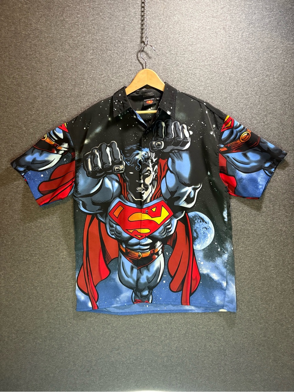 Vintage 2001 Warner Bros. Superman Graphic Button-Down Shirt - Black, Red & Blue